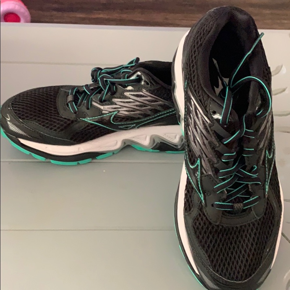 Women’s Mizuno Wave Paradox 3 Athletic Shors